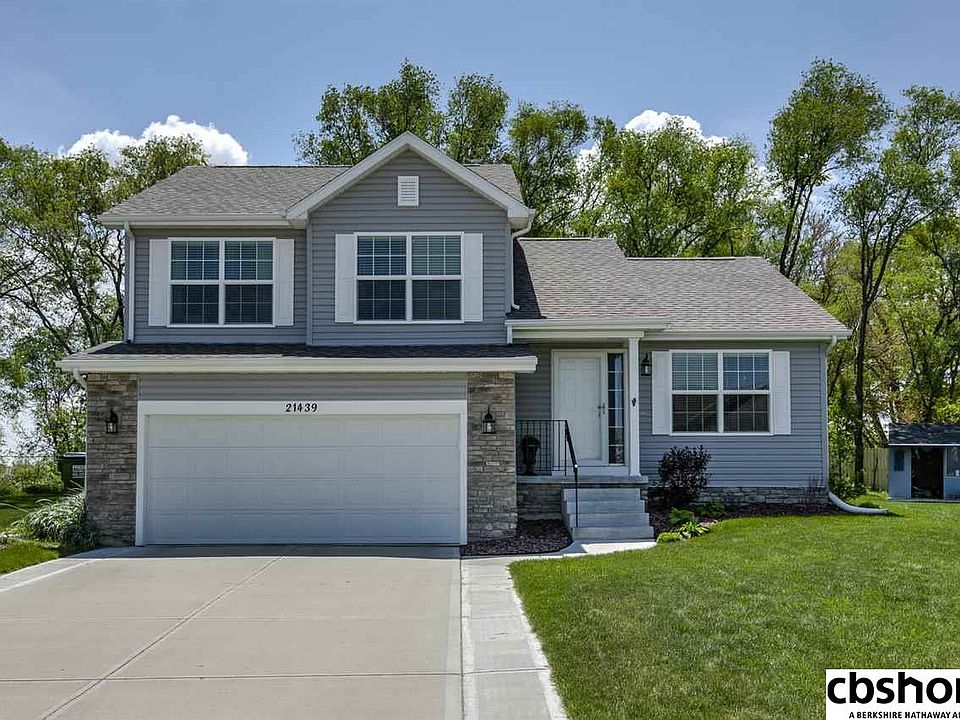 1st image of 21439 Hampton Dr