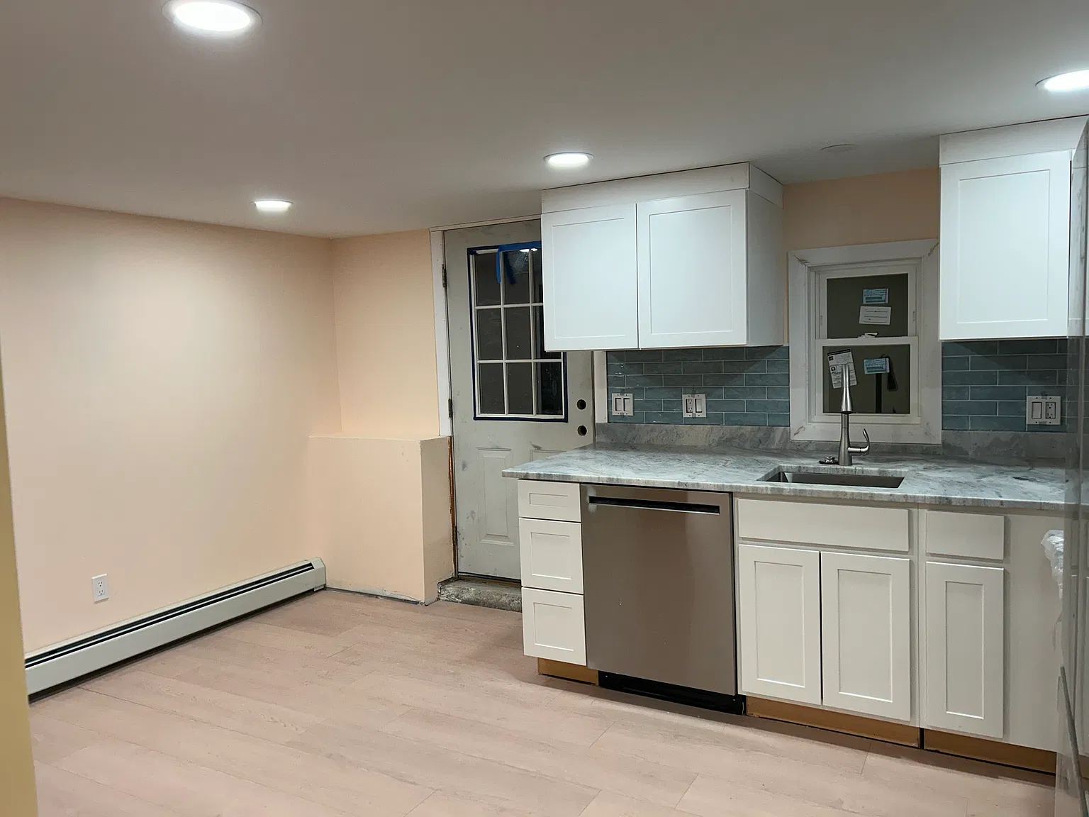 2 bed, 800 sqft, $2,400 — Photo 3