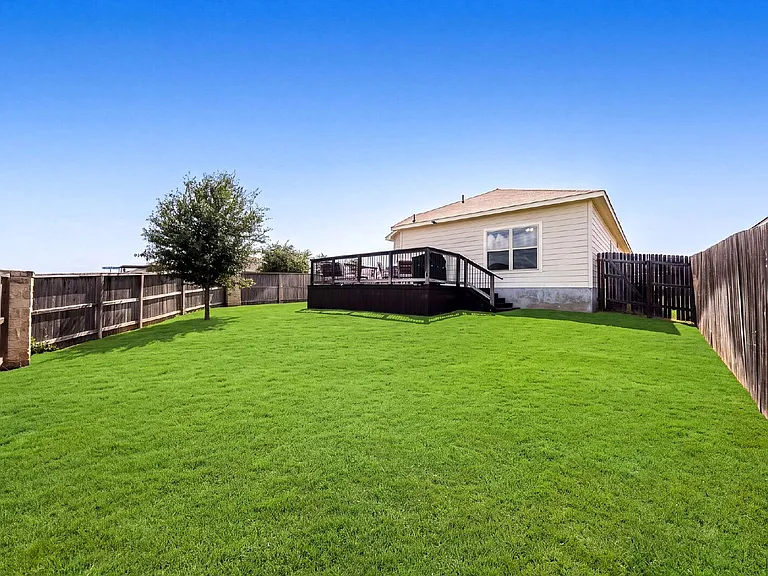 5702 Cicada Cir — Photo 32
