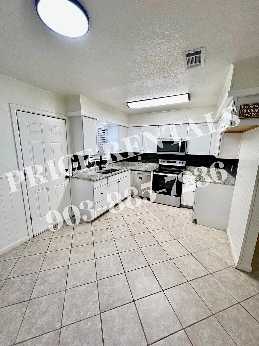 Building Photo - 624 Texas St #624