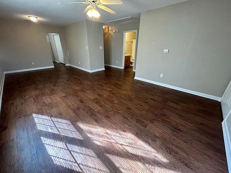 1043 Park Meadow Dr — Photo 2