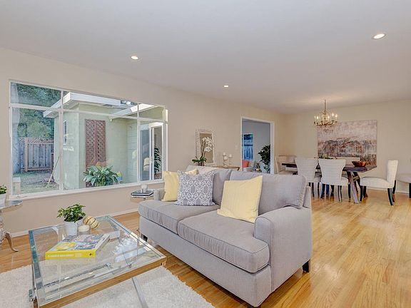 5th image of 409 Shirley Way