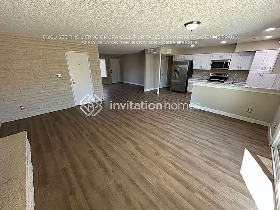 3rd image of 1915 E Loyola Dr