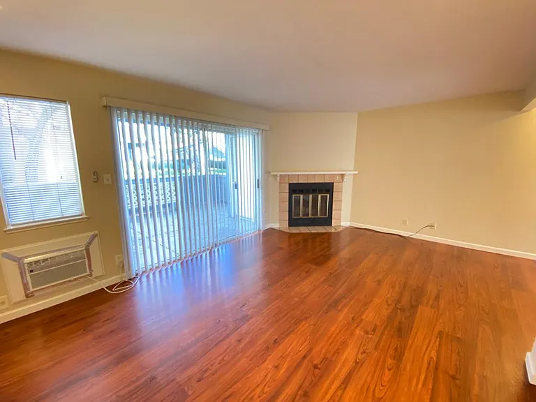 1537 Four Oaks Cir — Photo 12