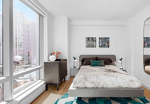 5th image of 225 E 39th St #4B