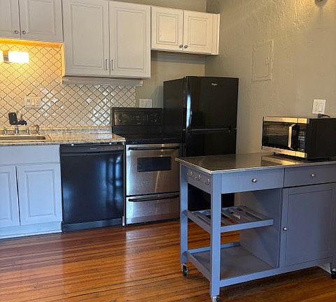 4th image of 299 S Lincoln St #3
