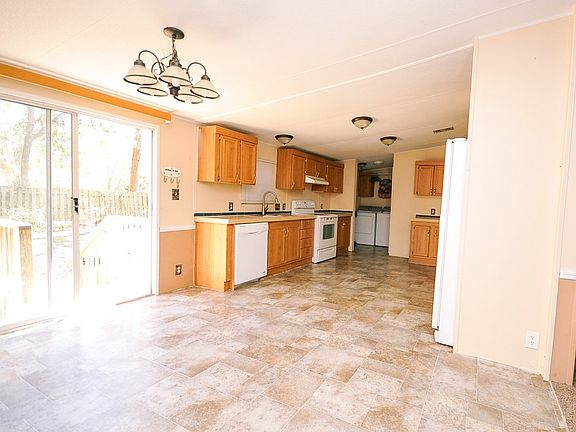 5th image of 11311 NW 109th Ct