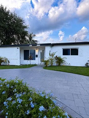 3 bed, 2.0 bath, $3,400 — Photo 2
