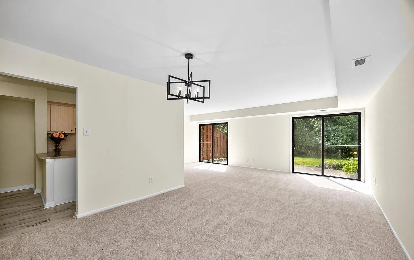 3 bed, 2.5 bath, 1716 sqft, $2,700 — Photo 4