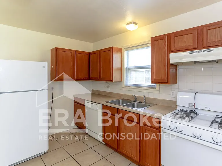 1401 Illinois Ave — Photo 10