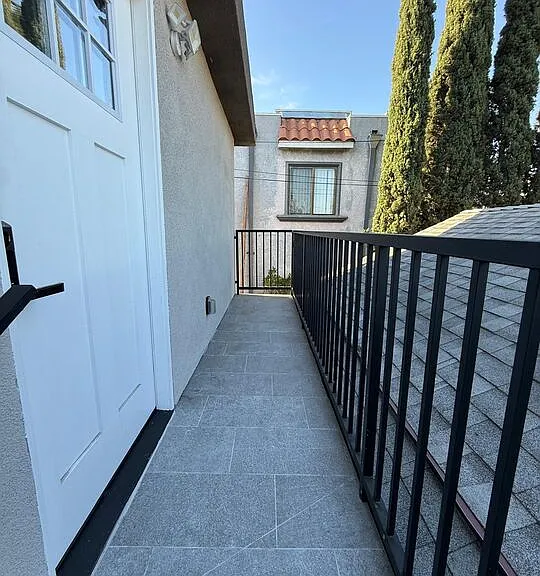 11947 Victory Blvd — Photo 19