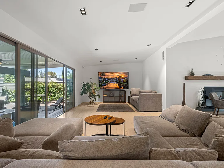 5433 Royer Ave — Photo 8