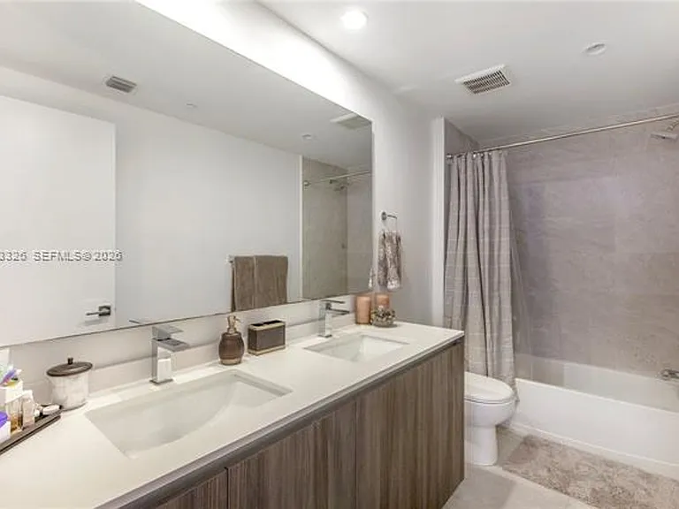 488 NE 18th St #909 — Photo 5