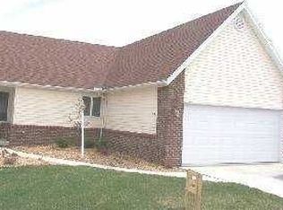 4330 Townhouse Dr #E, Oregon, OH 43616