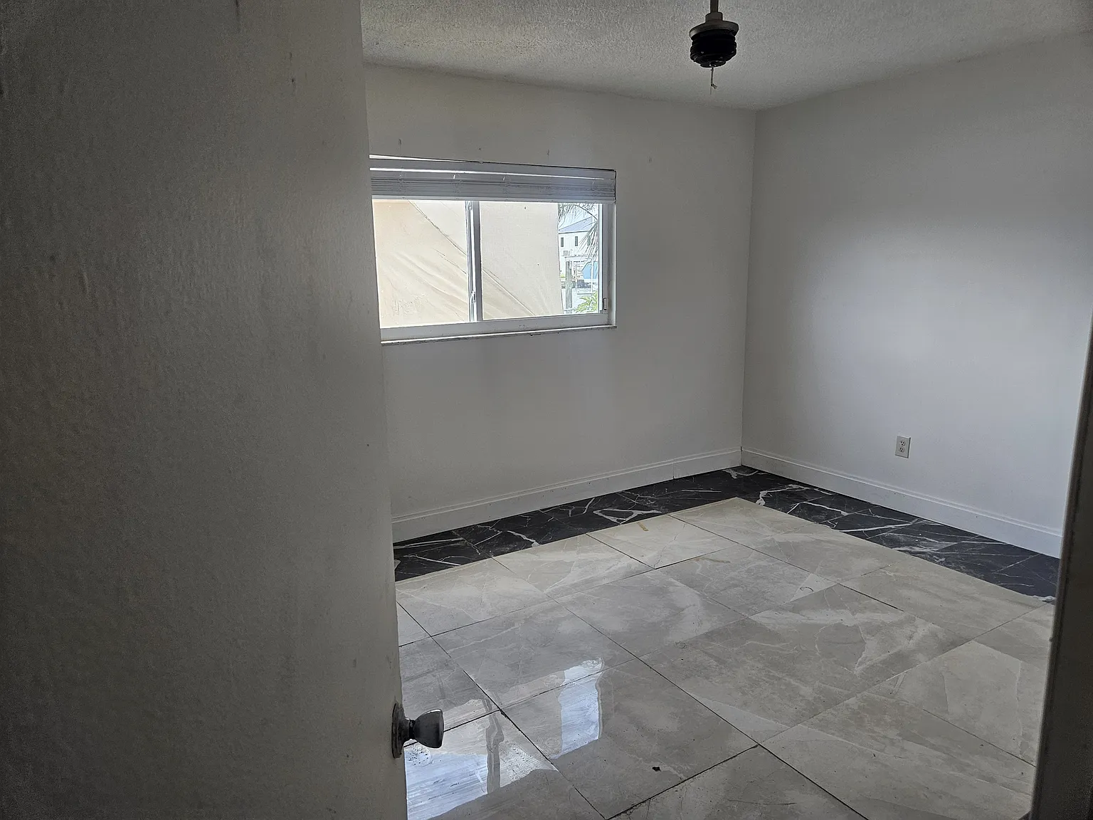 2 bed, 750 sqft, $1,800 — Photo 3
