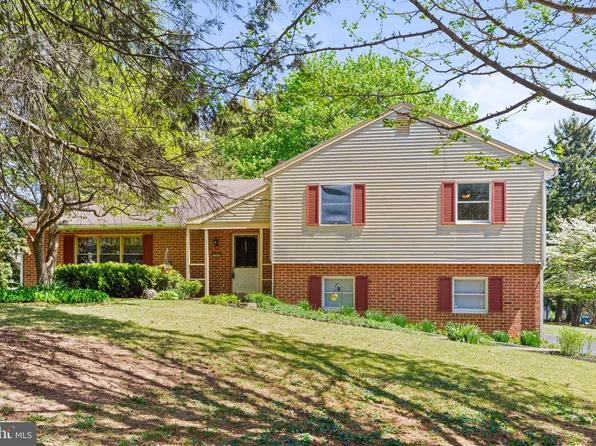 305 W Elmwood Ave, Mechanicsburg, PA 17055