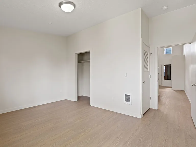 Duke Henry Flats — Photo 24