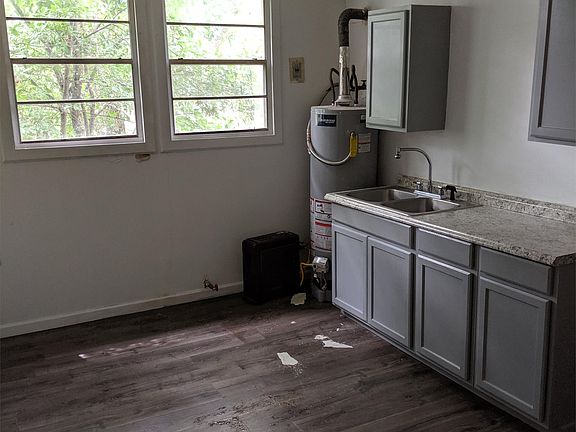3rd image of 2348 Iroquois St APT 4-1-1