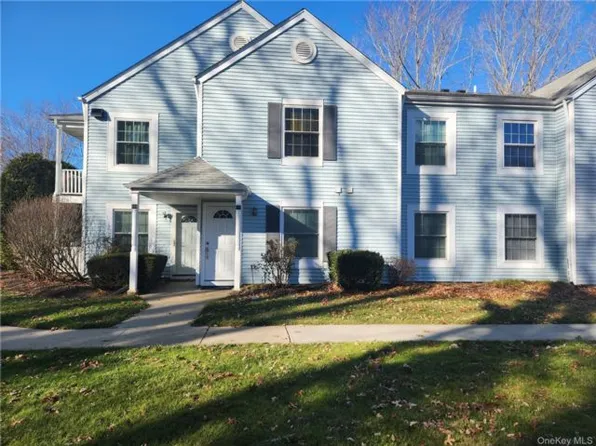 334 Artist Lake Dr, Middle Island, NY 11953