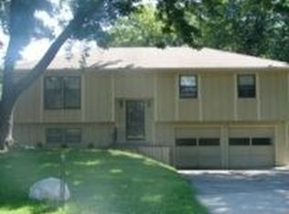 153 Woodland Rd, Lansing, KS 66043