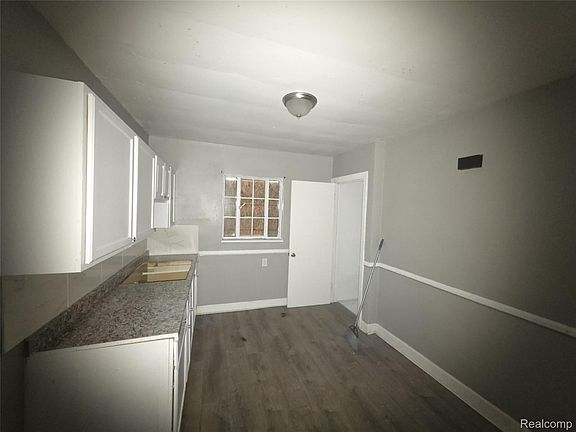 4th image of 13216 Terry St