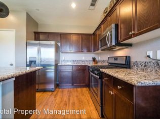 1375 W Banneker St, Hanford, CA 93230