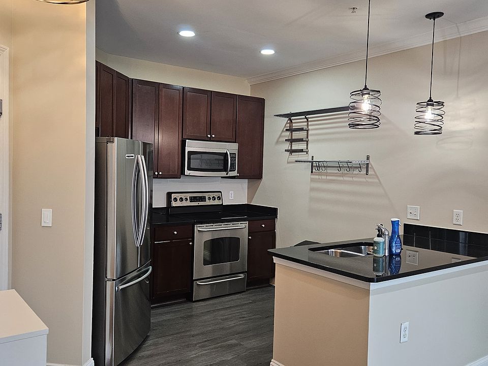 1st image of 1391 Pennsylvania Ave SE Unit 506