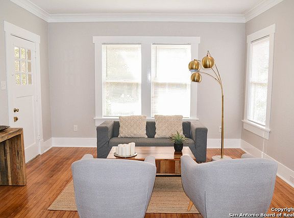 4th image of 832 E Guenther St