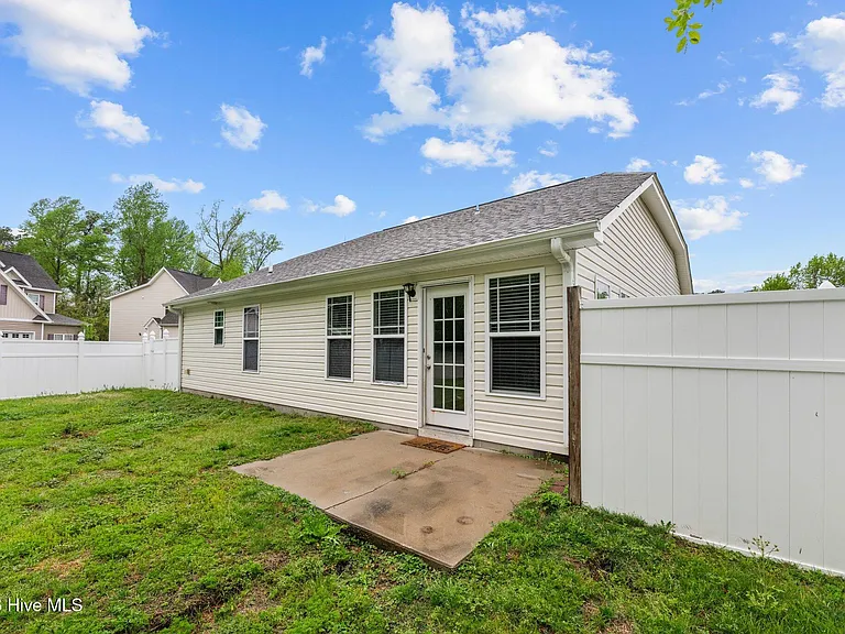 300 Hawks Bluff Dr — Photo 27
