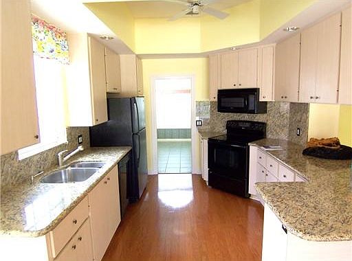 4th image of 8113 SE Palm Hammock Ln
