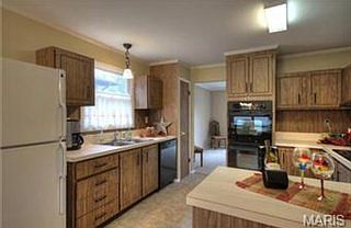 3rd image of 853 Hollyridge Dr