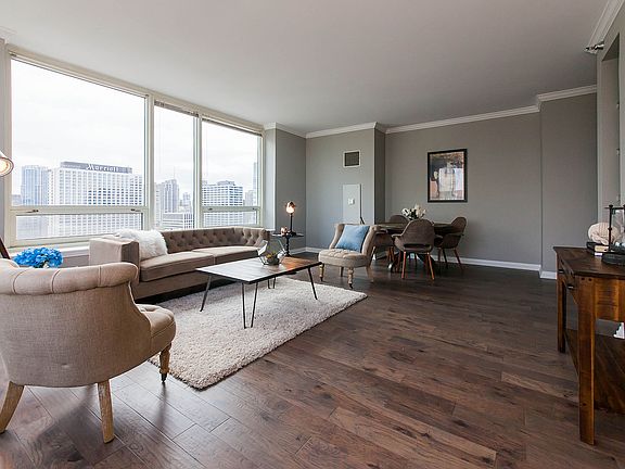 4th image of 33 W Ontario St APT 36A