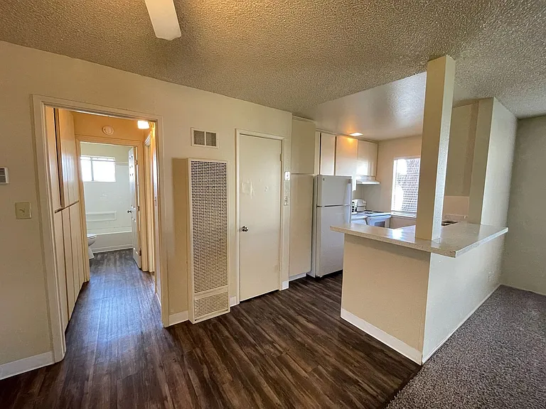 Sharis Apartments — Photo 20
