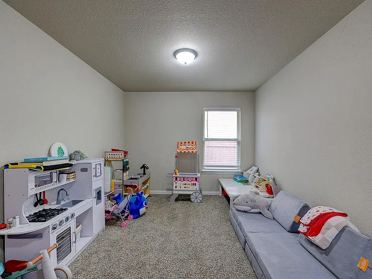 4140 Van Ness Ave — Photo 26