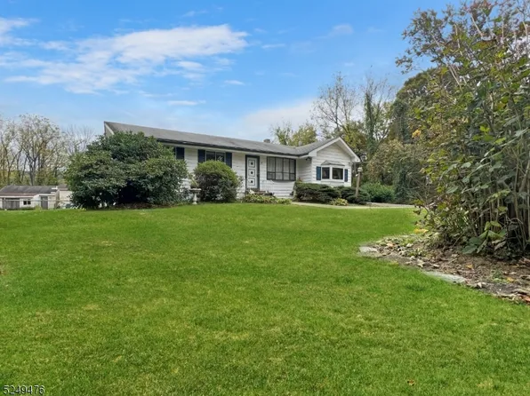 25 Pine St, Mansfield Twp., NJ 07865