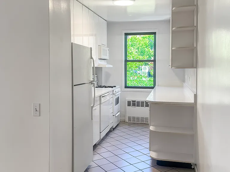 150 E 18th St #6E — Photo 1