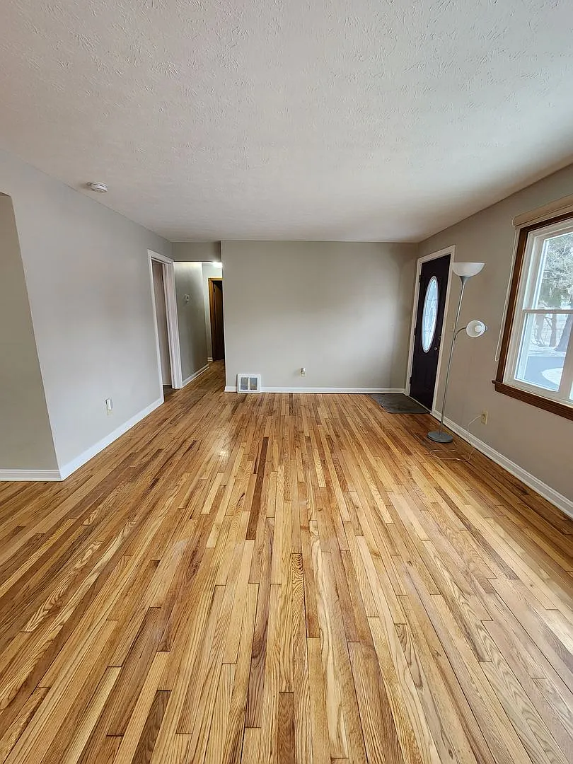 Fabulous Home in the Heart of Solon — Photo 4