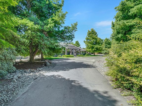 2nd image of 22911 Oleander Ave