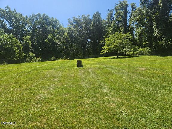 5th image of 1020 Charity Hill Rd