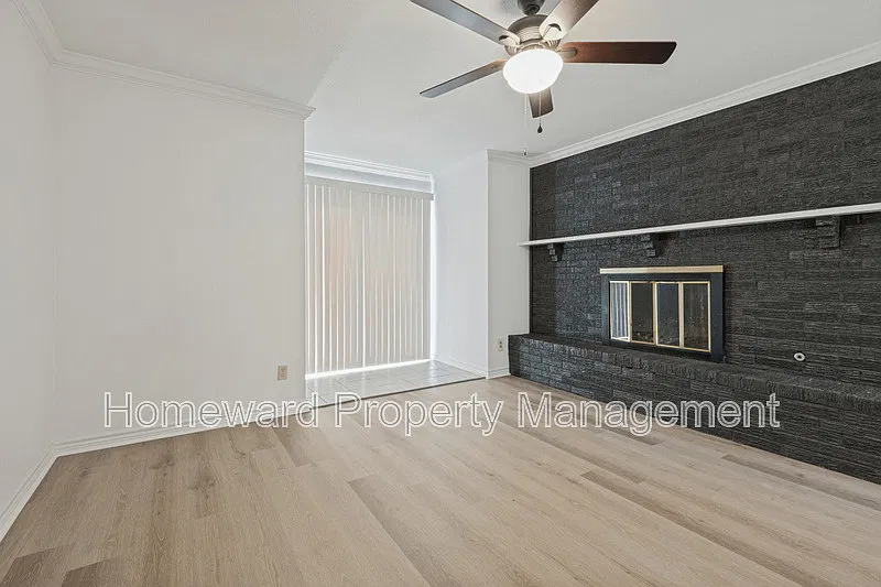 2 bed, 1.5 bath, 1237 sqft, $1,695 — Photo 4