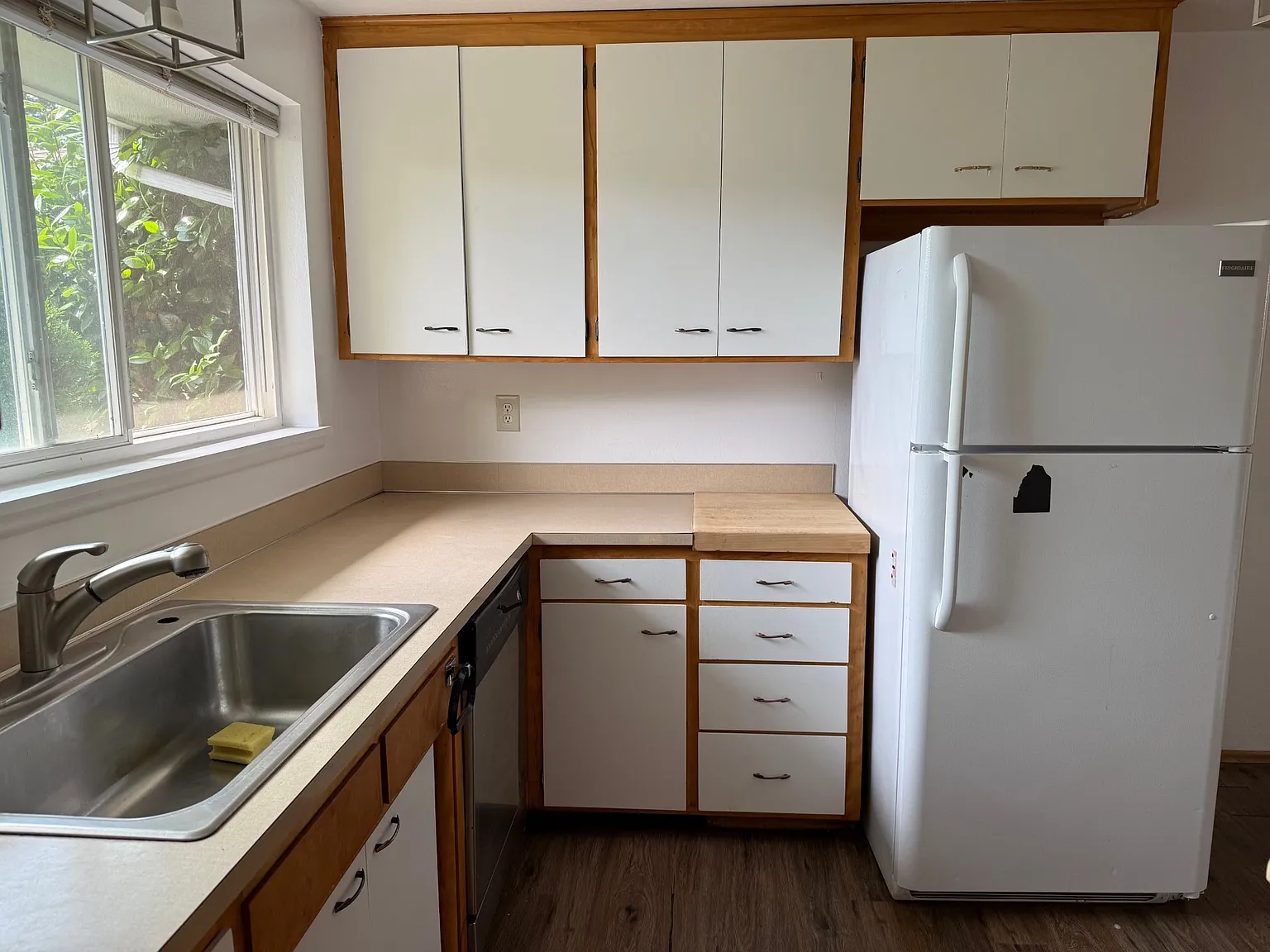 3 bed, 2500 sqft, $2,600 — Photo 1