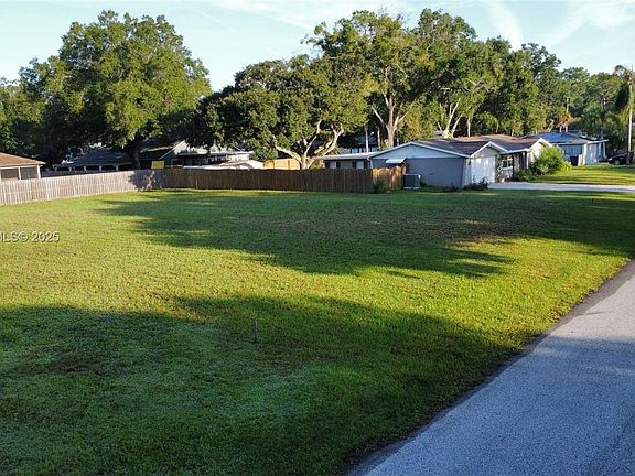 3rd image of 3753 Saint Augustine Pl