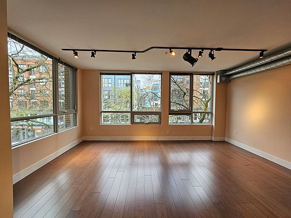 4th image of 530 Broadway E APT 302