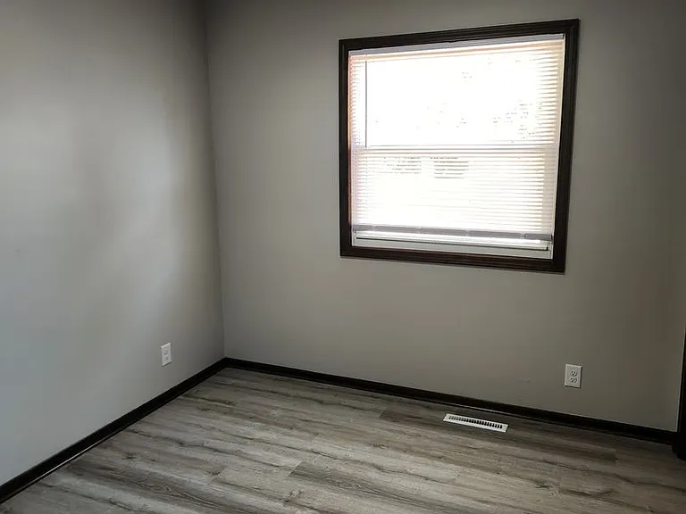 13715 Birchwood Ave — Photo 8