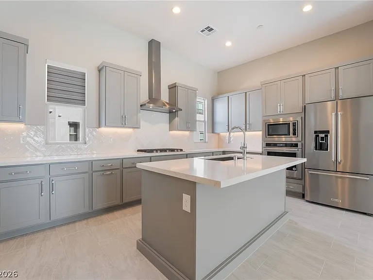 667 Grey Saker St — Photo 3