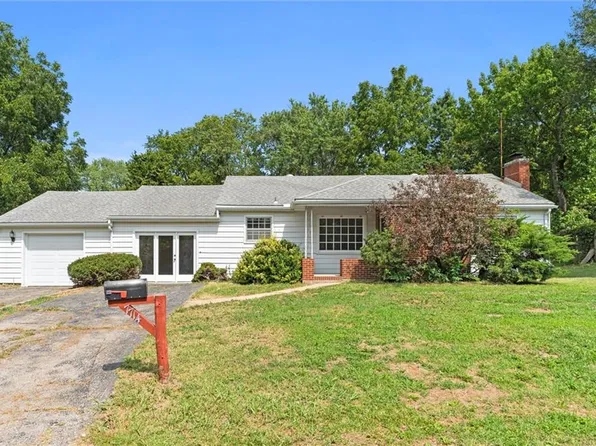 7714 Rowland Ave, Kansas City, KS 66109