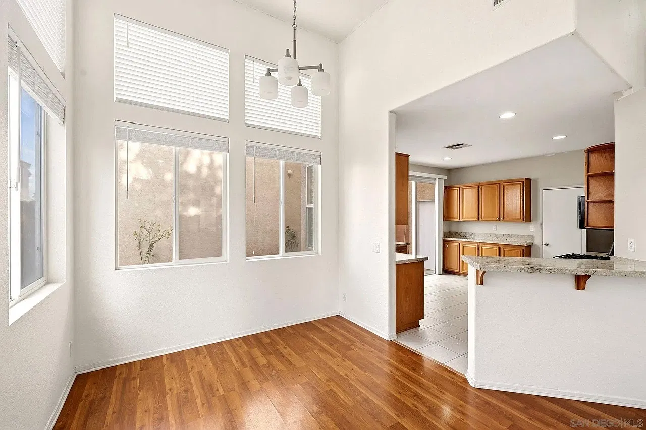 3 bed, 1355 sqft, $3,700 — Photo 4