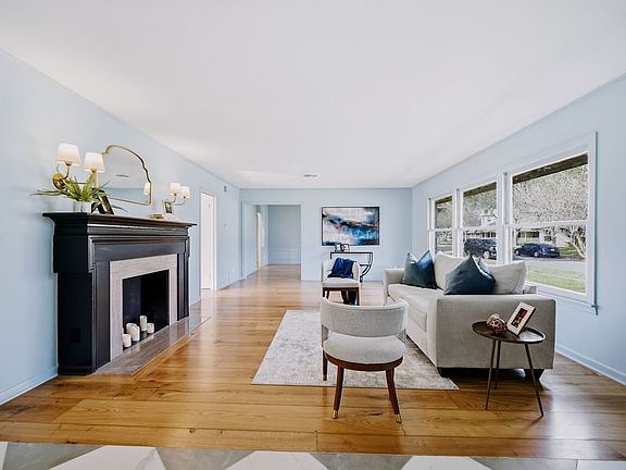 4th image of 301 Pasadena Pl