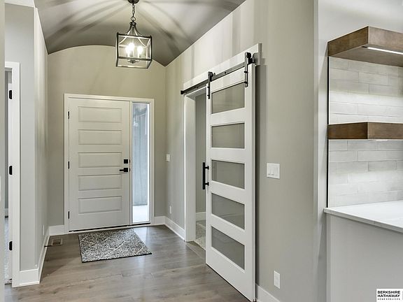 4th image of 18408 Pinehurst Cir