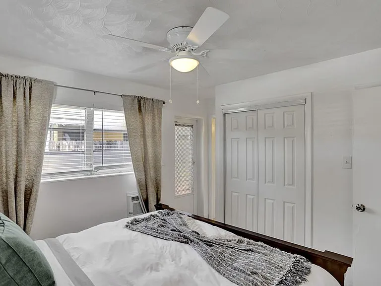820 NE 16th Ave — Photo 16